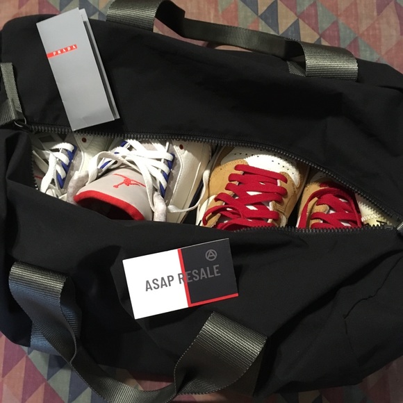 Prada duffle bag - Picture 3 of 6